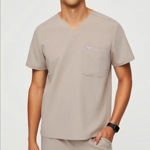 FIGS Leon™ Two-Pocket Scrub Top; NWOT, never worn
